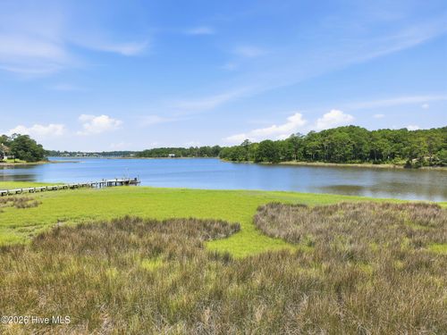 123 White Swan Way, Swansboro, NC, 28584-7901 | Card Image