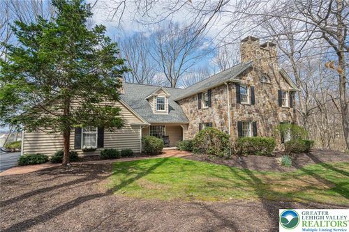 6145 Woodledge Dr, OREFIELD, PA, 18069-8922 | Card Image