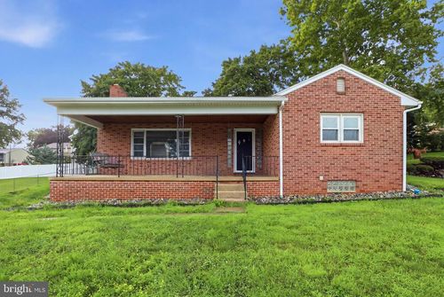 520 Woodland View Dr, YORK, PA, 17406-3250 | Card Image