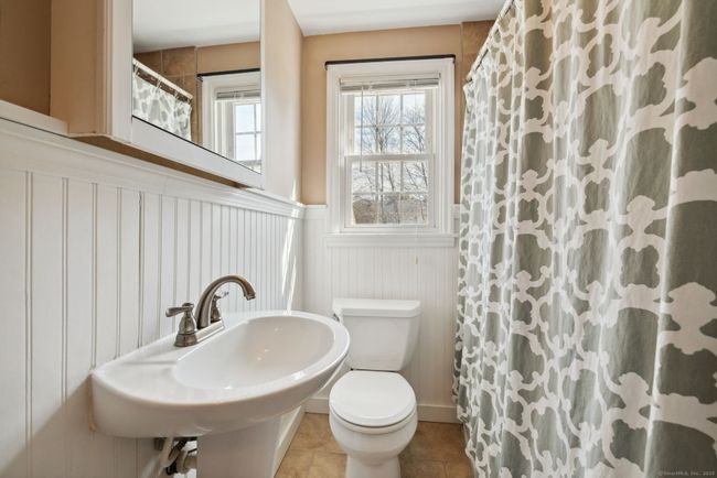 11 Fern St, House other with 4 bedrooms, 2 bathrooms and null parking in Windsor Locks CT | Image 13