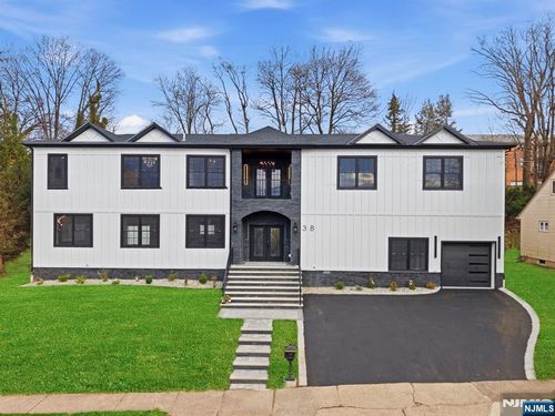 38 Pershing Pl, Woodland Park, NJ, 07424-2915 | Card Image