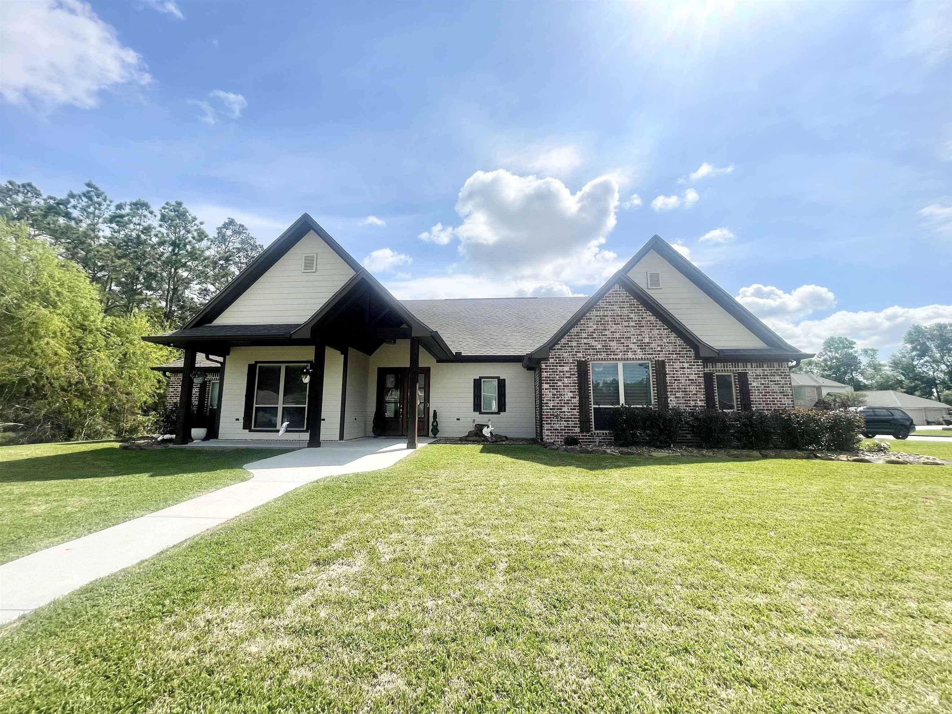 Westwood Dr, Orange, TX 77630