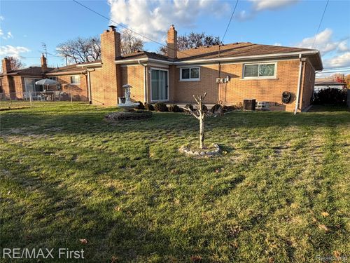 3740 Martin Rd, Warren, MI, 48092-2502 | Card Image