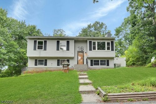 16 Essex Rd, Sussex, NJ, 07461-1110 | Card Image