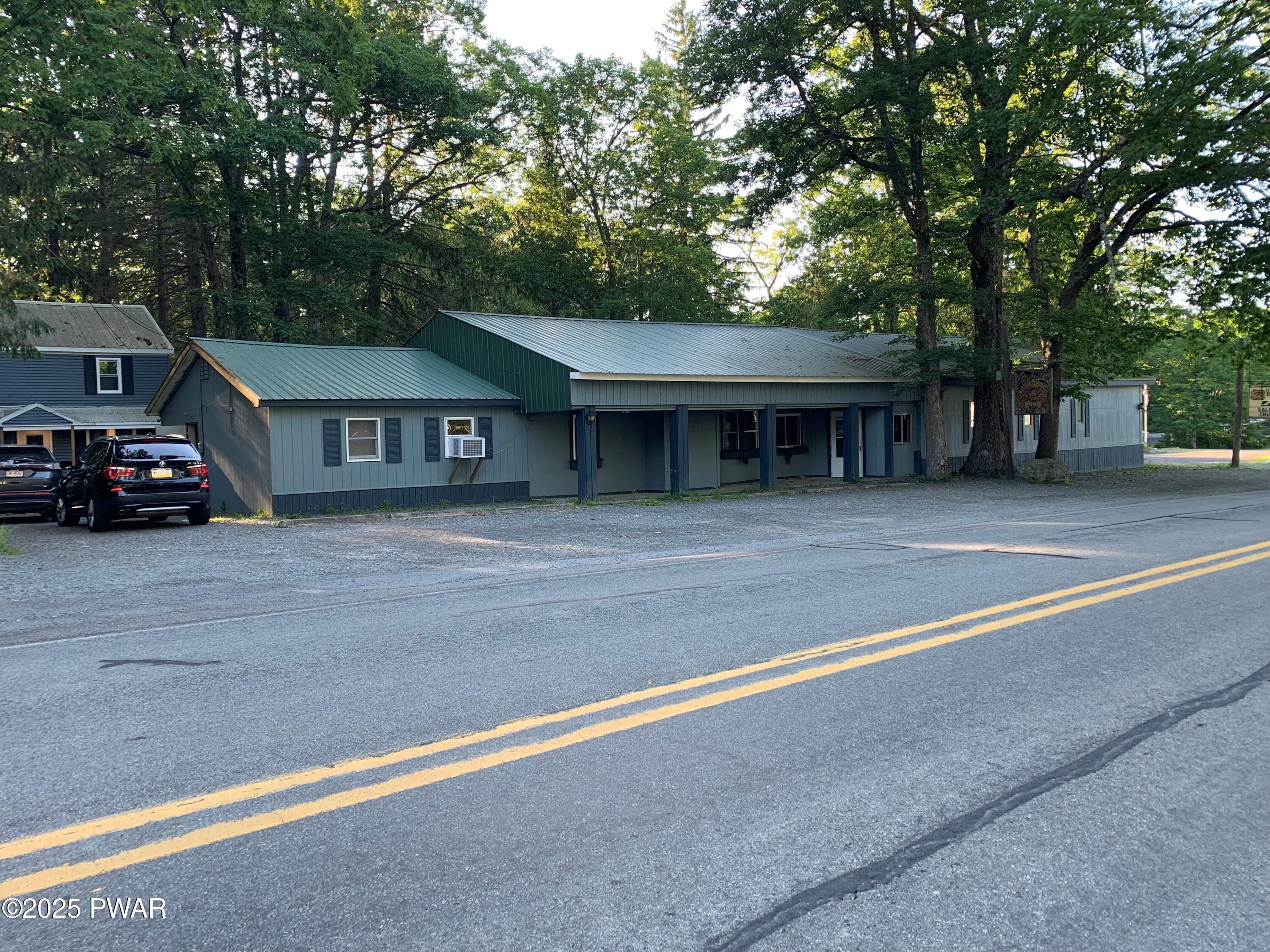 905 Route 390, Greentown, PA 18426
