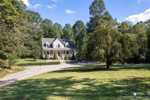 7994 Stonewall Dr, Amelia Court House, VA, 23002-3635 | Card Image