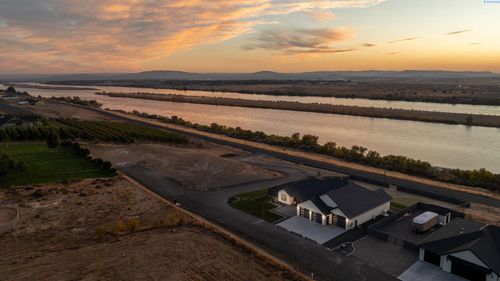 57 Columbia Bluff Ln, Pasco, WA, 99301-6182 | Card Image