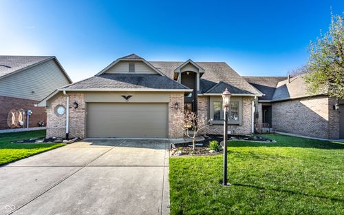 639 Brook Dr, Greenwood, IN, 46143-8473 | Card Image