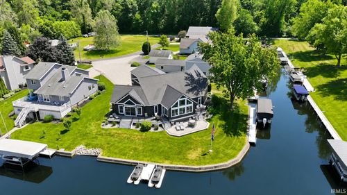 8096 E Quiet Harbor Dr, Syracuse, IN, 46567-7522 | Card Image