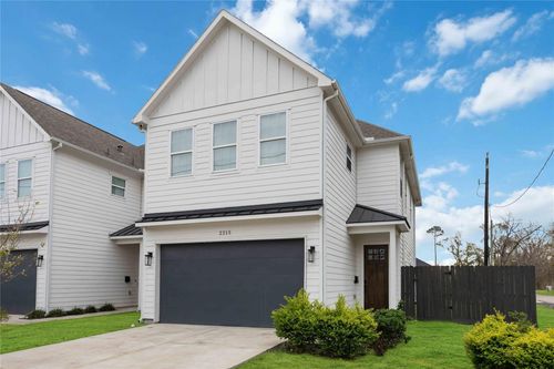 2215 Mansfield St, Houston, TX, 77091-4701 | Card Image