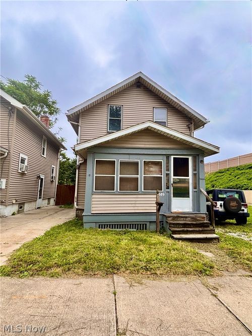 689 Brown St, Akron, OH, 44311-1700 | Card Image
