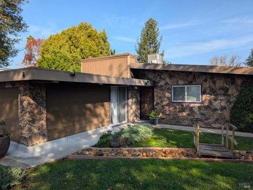 8 Madeline Ct, Novato, CA, 94947-3912 | Card Image