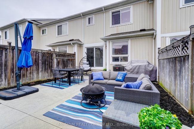 142 Carnwith Dr E, House attached with 3 bedrooms, 3 bathrooms and 2 parking in Whitby ON | Image 36