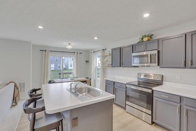 8568 Gable Loop, Condo with 4 bedrooms, 3 bathrooms and null parking in Canal Winchester OH | Image 17