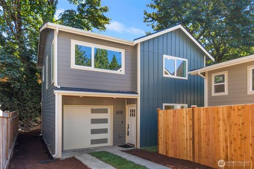 8228 Meridian Ave N, Seattle, WA, 98103-4529 | Card Image