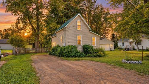 204 Noble St, Hinckley, MN, 55037-8330 | Card Image
