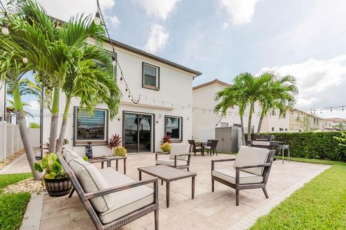 3392 W 103rd Ter, Hialeah, FL, 33018-2106 | Card Image