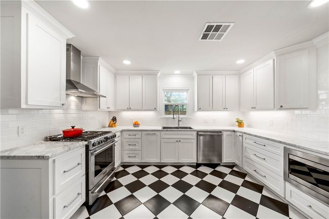 3218 Cumberland Ave, House other with 3 bedrooms, 2 bathrooms and 2 parking in Waco TX | Image 31