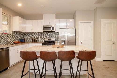 a-119 E 32nd St, Houston, TX, 77018-7701 | Card Image