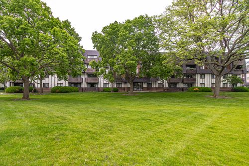 unit-2112-13200 W Heiden Cir, Lake Bluff, IL, 60044-1054 | Card Image