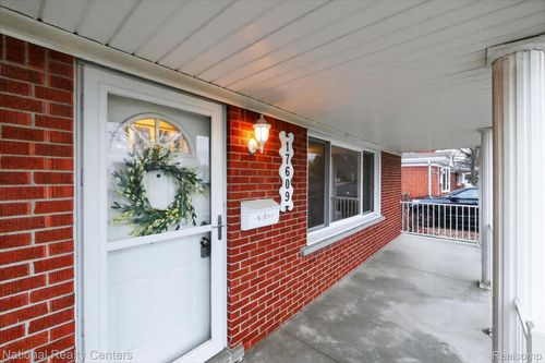 17609 Quarry St, Riverview, MI, 48193-4736 | Card Image