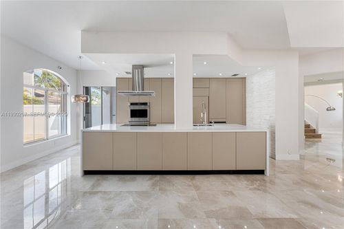 21156 Ne 33rd Ave, Aventura, FL, 33180-3679 | Card Image