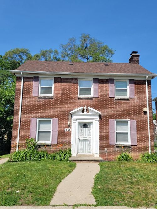 19135 Pinehurst St, Detroit, MI, 48221-3221 | Card Image