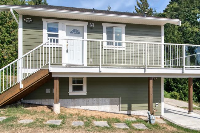 758 Highland Road, House other with 3 bedrooms, 2 bathrooms and 4 parking in Gibsons BC | Image 2