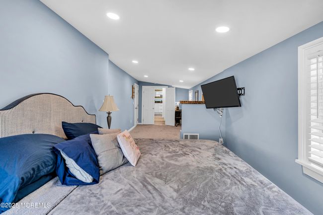 Primary bedroom en-suite | Image 19