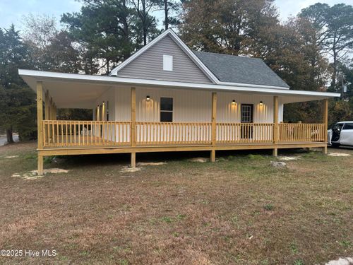 124 First St, Laurinburg, NC, 28352-4002 | Card Image