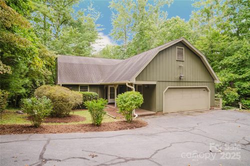 305 Heathcote Rd, Hendersonville, NC, 28791-1740 | Card Image