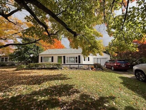 512 S Weaver Ave, Fremont, MI, 49412-1558 | Card Image