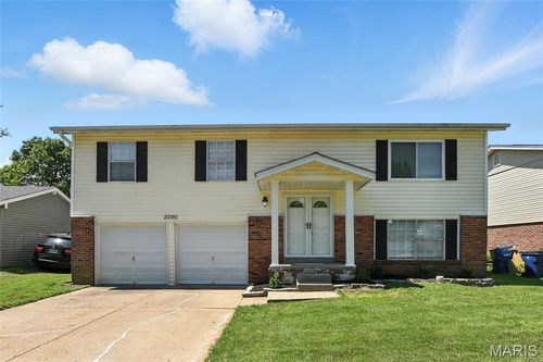 2390 Wharton Ct, Florissant, MO, 63031-2840 | Card Image