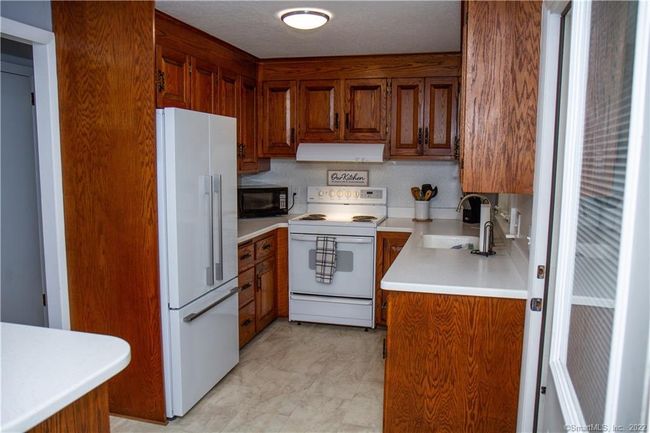 Kitchen | Image 12