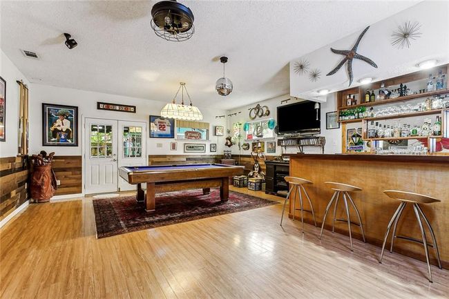 FAMILY ROOM | Image 9
