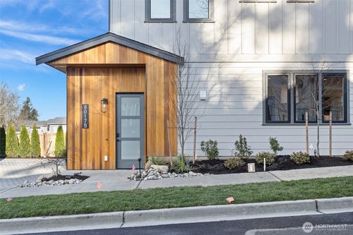 b-8017 126th Ave Ne, Kirkland, WA, 98033-8021 | Card Image