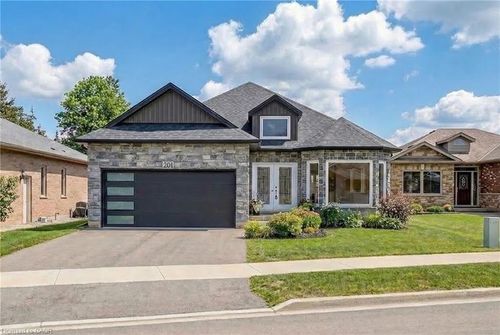201 Hetram Crt, Crystal Beach, ON, L0S1B0 | Card Image