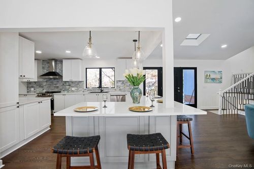 11 Hopp Ground Ln, Bedford, NY, 10506-1524 | Card Image