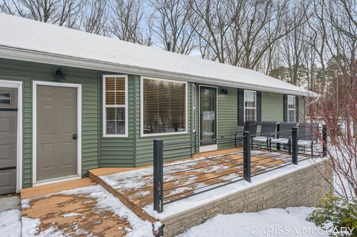 8409 Squires St Ne, Rockford, MI, 49341-9326 | Card Image