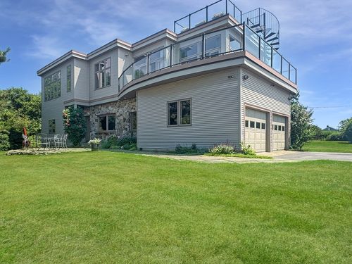 8 Goldfinch Way, Ipswich, MA, 01938-1423 | Card Image