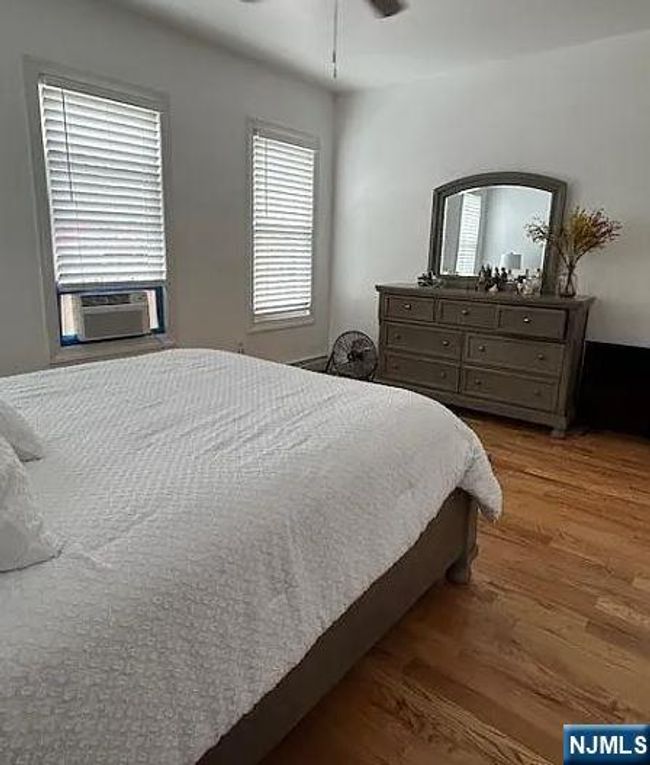 38 Rowland St, House attached with 3 bedrooms, 2 bathrooms and null parking in Newark NJ | Image 11
