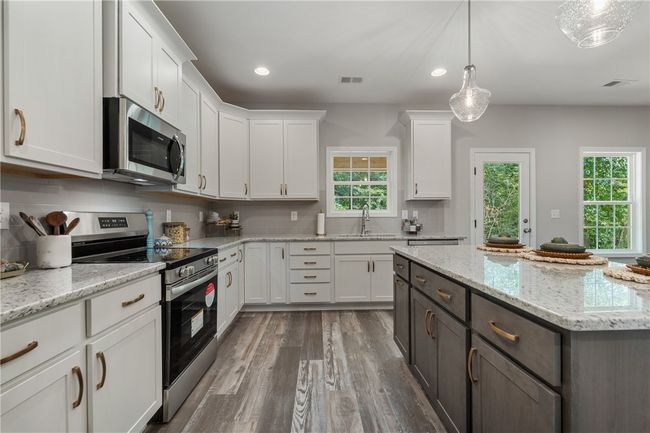 223 Meadowlark Dr, Home with 4 bedrooms, 3 bathrooms and null parking in SMITHS STATION AL | Image 11