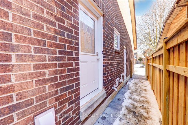 1579 Heathside Cres, House other with 7 bedrooms, 6 bathrooms and 4 parking in Pickering ON | Image 30