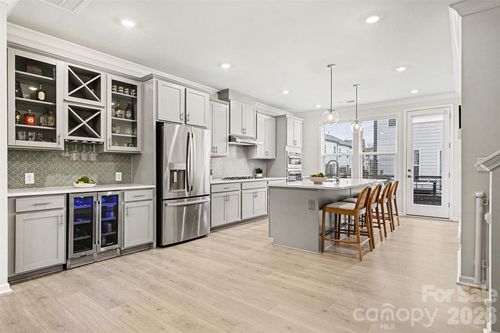 7017 Running Spring Dr, Charlotte, NC, 28205-7072 | Card Image