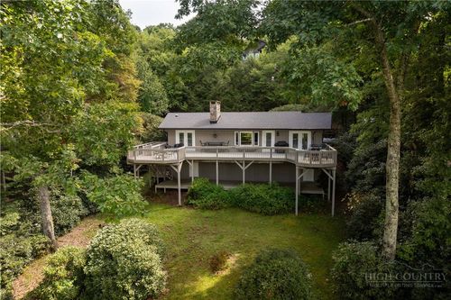 362 Mistletoe Ln, Blowing Rock, NC, 28605-9542 | Card Image
