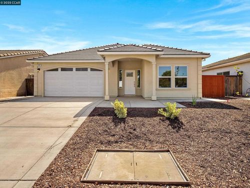 2222 Armus St, Woodland, CA, 95776-5417 | Card Image