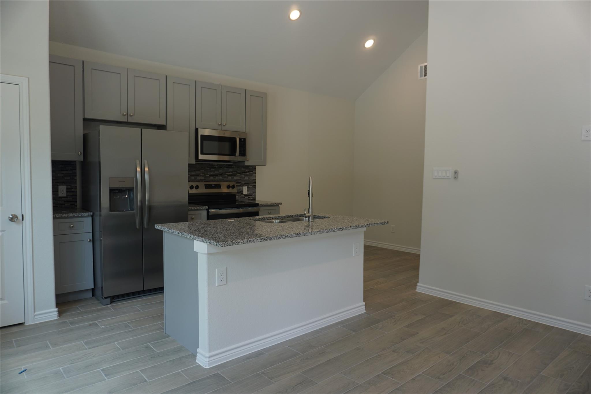 Residential Lease in Willis 3