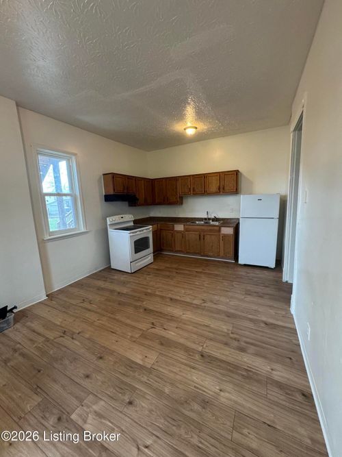 3860 Southern Pkwy, Louisville, KY, 40214-1791 | Card Image