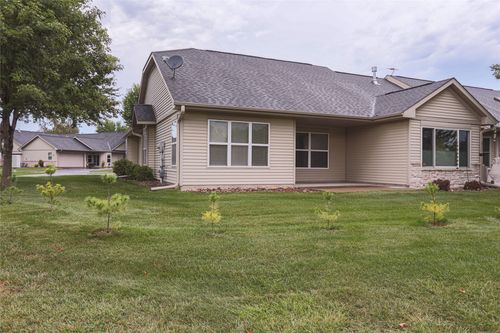 12-700 Leroy Ln, River Falls, WI, 54022-6211 | Card Image