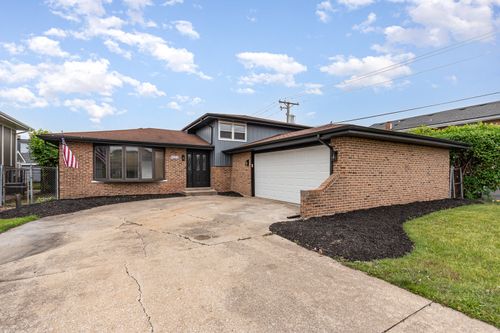 8022 Odell Ave, Bridgeview, IL, 60455-1515 | Card Image
